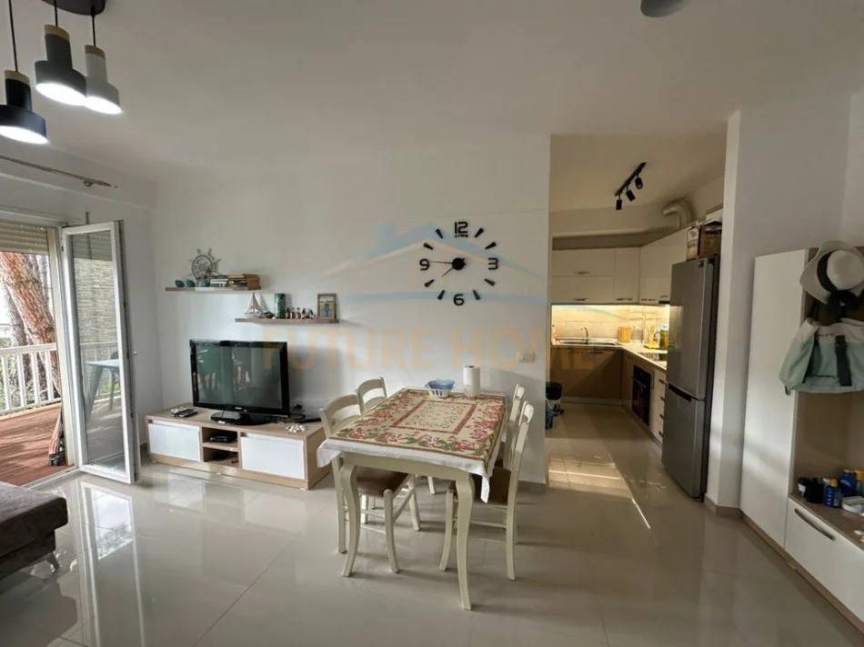 Gjiri Lalezit | Hamallaj, shitet apartament 2+1+Ballkon Kati 1, 77 m² 205.000 € (Lura 3, Gjiri i Lalzit)