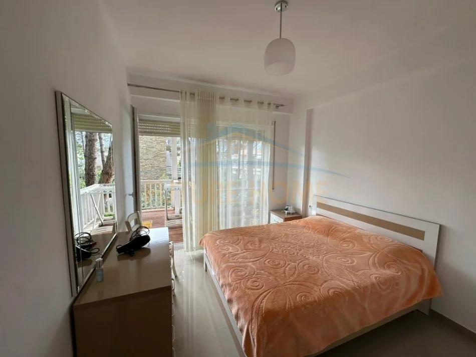 Gjiri Lalezit | Hamallaj, shitet apartament 2+1+Ballkon Kati 1, 77 m² 205.000 € (Lura 3, Gjiri i Lalzit)