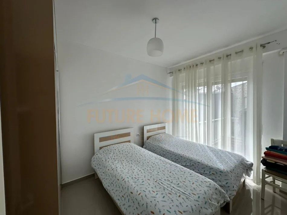 Gjiri Lalezit | Hamallaj, shitet apartament 2+1+Ballkon Kati 1, 77 m² 205.000 € (Lura 3, Gjiri i Lalzit)