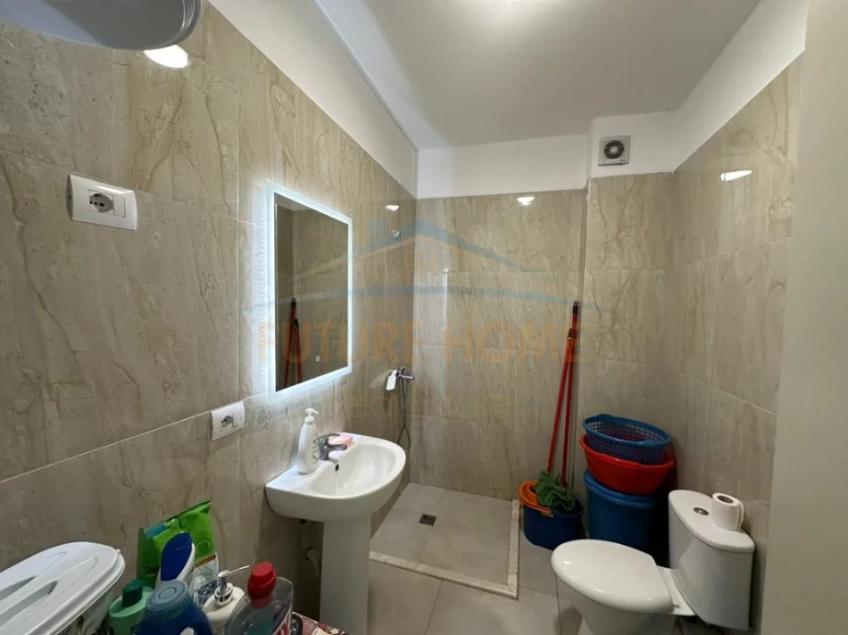 Gjiri Lalezit | Hamallaj, shitet apartament 2+1+Ballkon Kati 1, 77 m² 205.000 € (Lura 3, Gjiri i Lalzit)