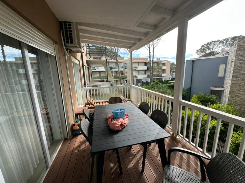 Gjiri Lalezit | Hamallaj, shitet apartament 2+1+Ballkon Kati 1, 77 m² 205.000 € (Lura 3, Gjiri i Lalzit)