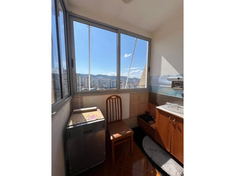 Tirane, shitet apartament 2+1+Ballkon Kati 7, 74 m² 215.000 € (Komuna e Parisit)