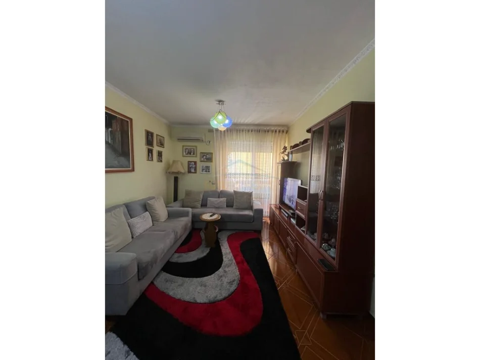 Tirane, shes apartament 2+1 Kati 7, 74 m² 215.000 € (Komuna e Parisit)