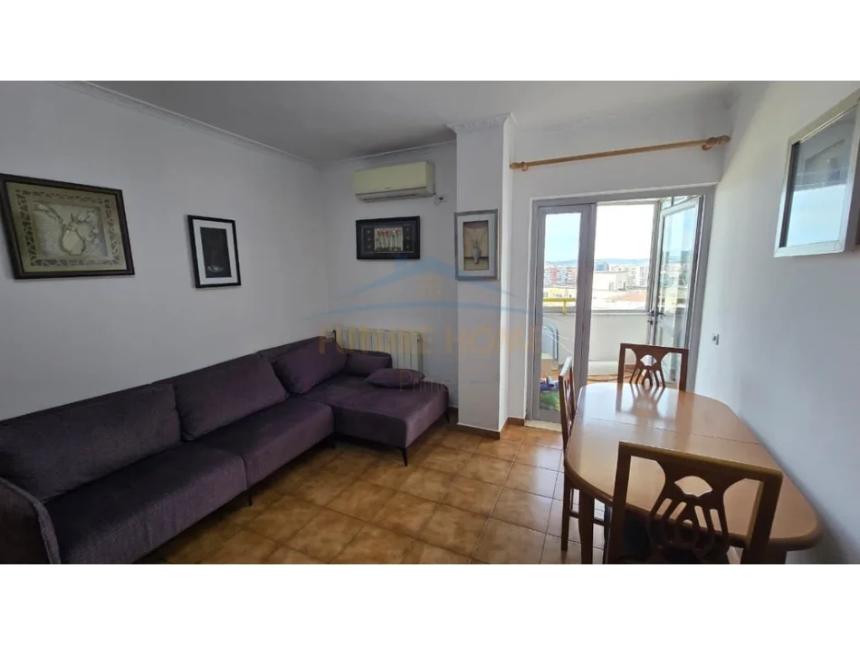 Tirane, jepet me qera apartament 1+1 Kati 10, 53 m² 500 € (PALLATI ME SHIGJETA)