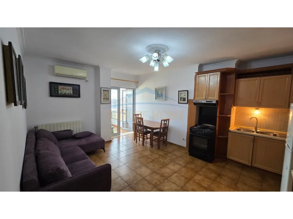 Tirane, jepet me qera apartament 1+1 Kati 10, 54 m² (ngjitur me pallatin me shigjeta)