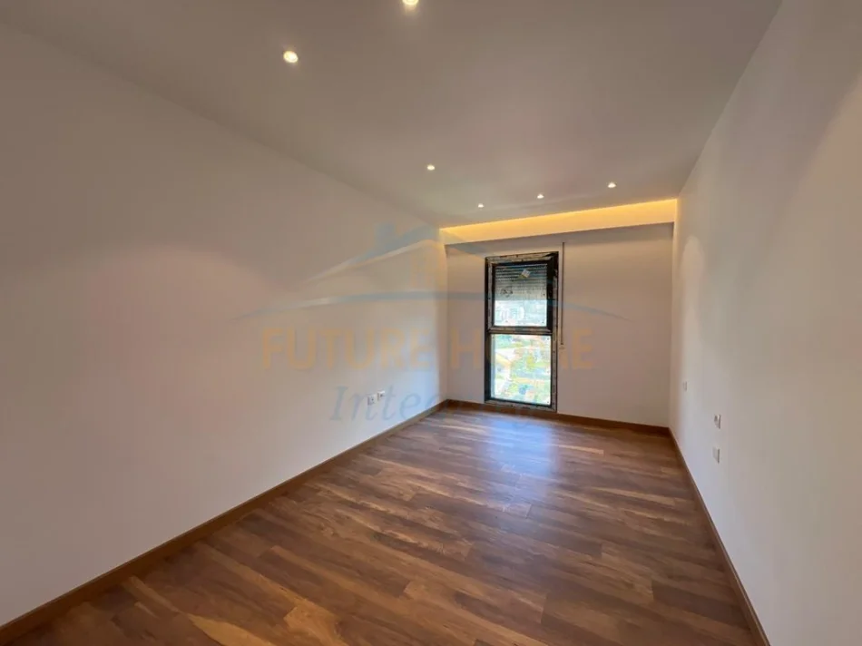 Tirane, shitet apartament 2+1+Ballkon Kati 8, 101 m² 170.000 € (Porcelan)