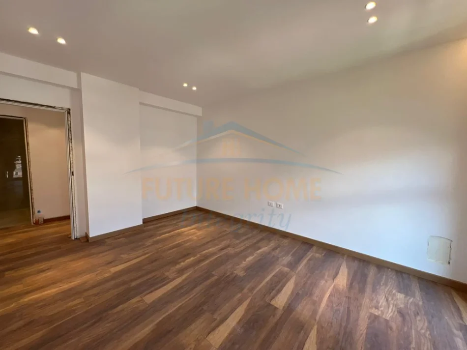 Tirane, shitet apartament 2+1 Kati 8, 102 m² (Porcelan)
