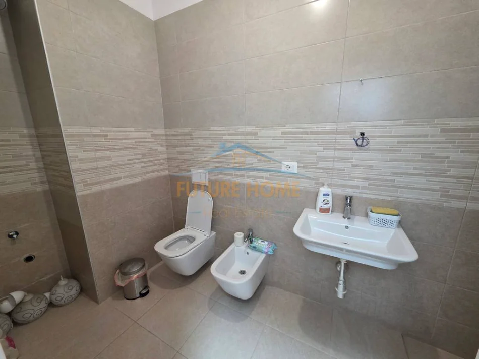 Tirane, jepet me qera zyre Kati 6, 75 m² 750 € (Square 21)
