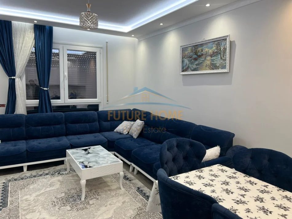 Tirane, jepet me qera apartament 2+1+Ballkon Kati 4, 109 m² 550 € (paskuqan)