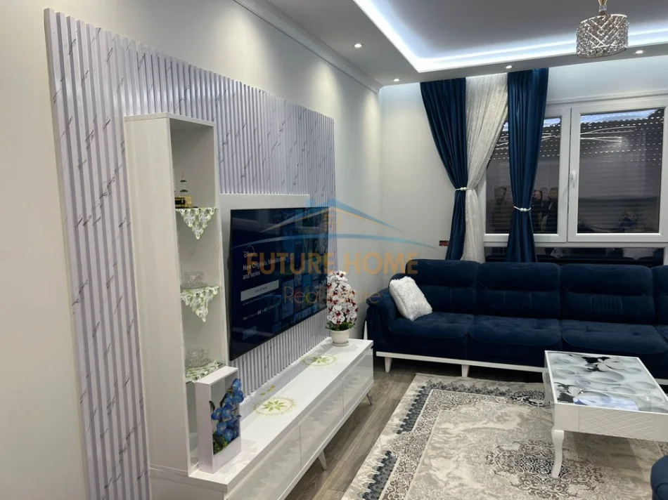 Tirane, jepet me qera apartament 2+1+Ballkon Kati 4, 109 m² 550 € (paskuqan)