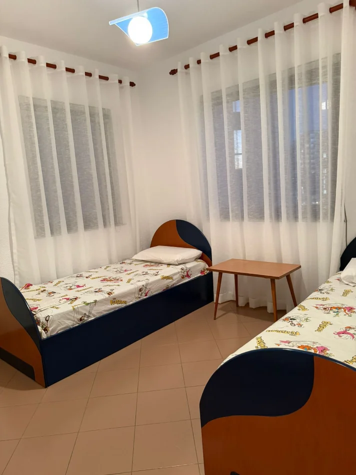 Tirane, jepet me qera apartament 2+1 Kati 7, 92 m² 700 € 