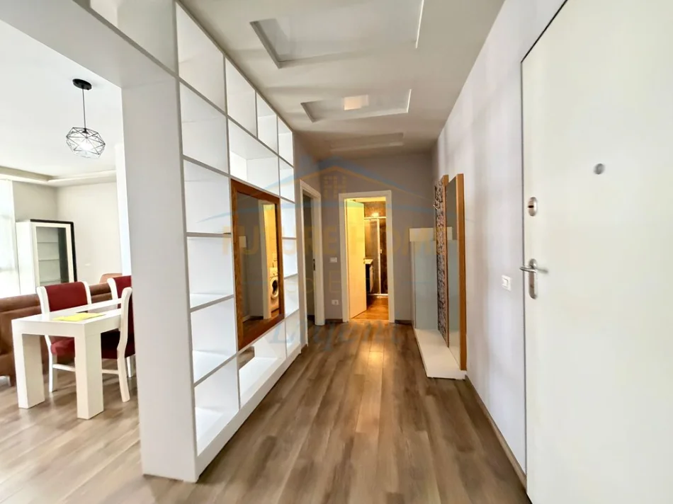 Tirane, jepet me qera apartament 1+1+Ballkon Kati 6, 92 m² 530 € (Unaza e re)