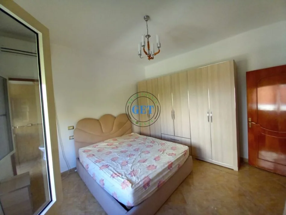 Durres, jepet me qera apartament 3+1 Kati 2, 110 m² 400 € (Prane Tregut Industrial , Durres)