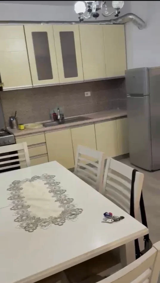Tirane, jepet me qera apartament 2+1 Kati 4, 110 m² 450 € (Rrethrrotullimi i Astirit tek Raifasen Bank)