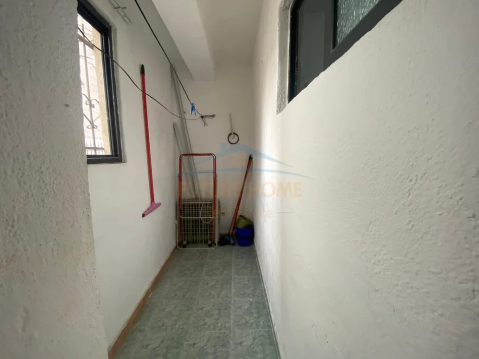 Tirane, shitet apartament 2+1+Ballkon Kati 0, 60 m² 135.000 € (Rruga e Elbasanit)