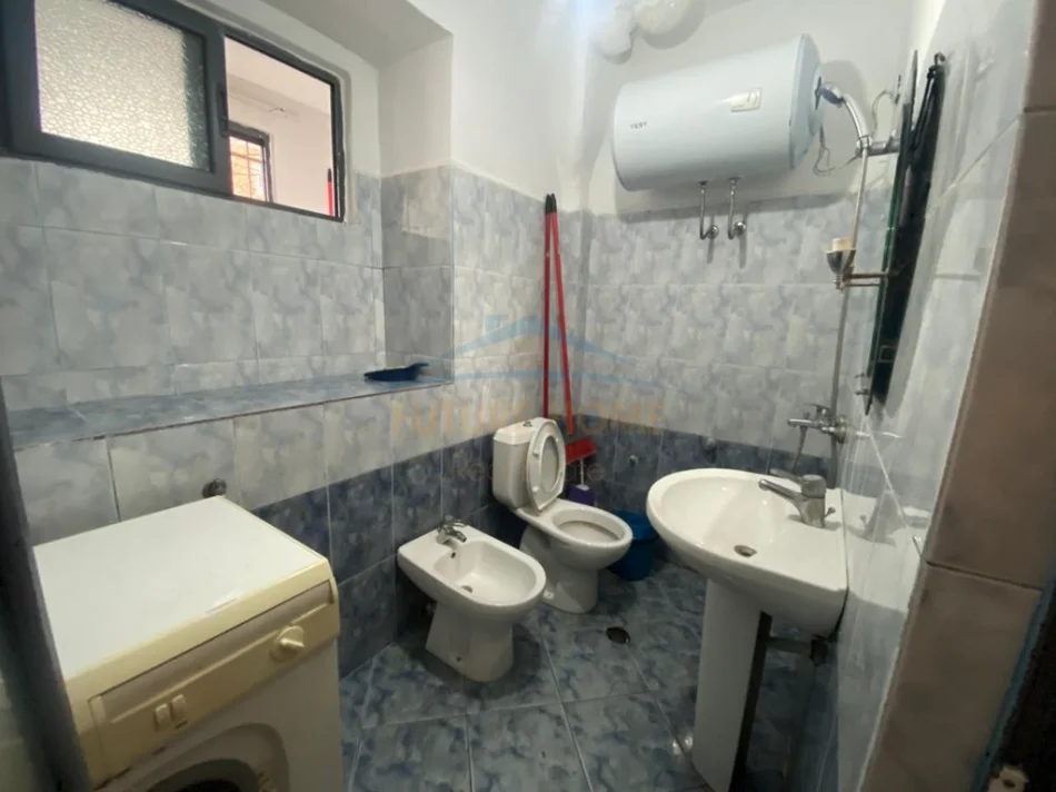Tirane, shitet apartament 2+1+Ballkon Kati 0, 60 m² 135.000 € (Rruga e Elbasanit)