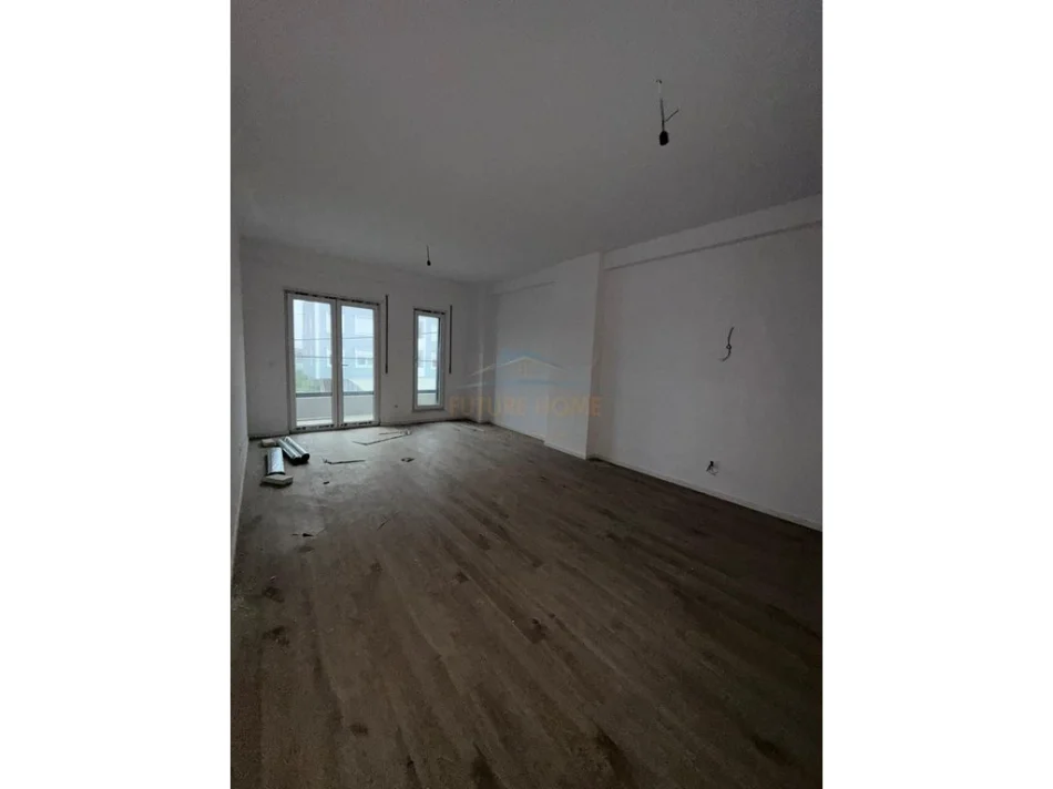 Tirane, shitet apartament 2+1+Ballkon Kati 1, 108 m² 118.000 € (Kamez)