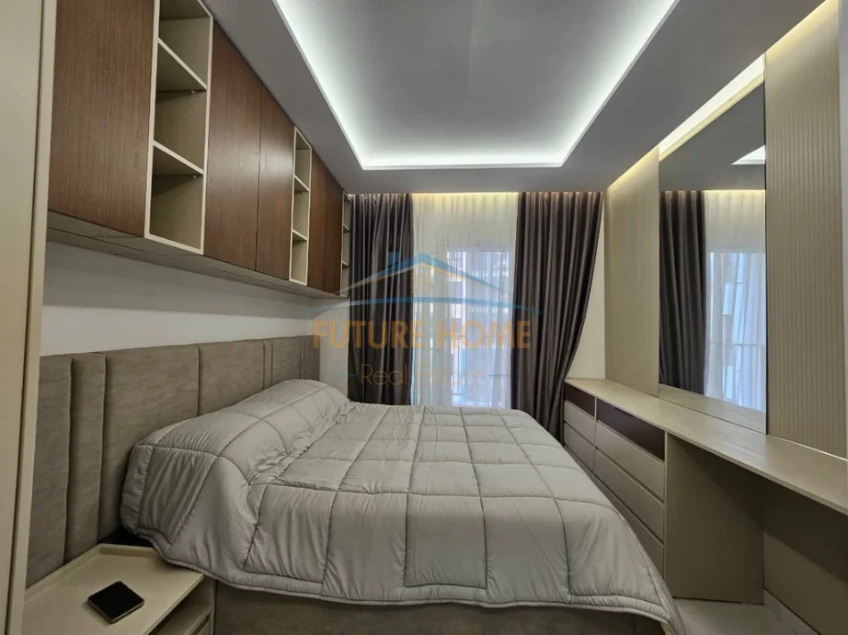 Tirane, jepet me qera 1+1 Kati 5, 66 m² 700 € 