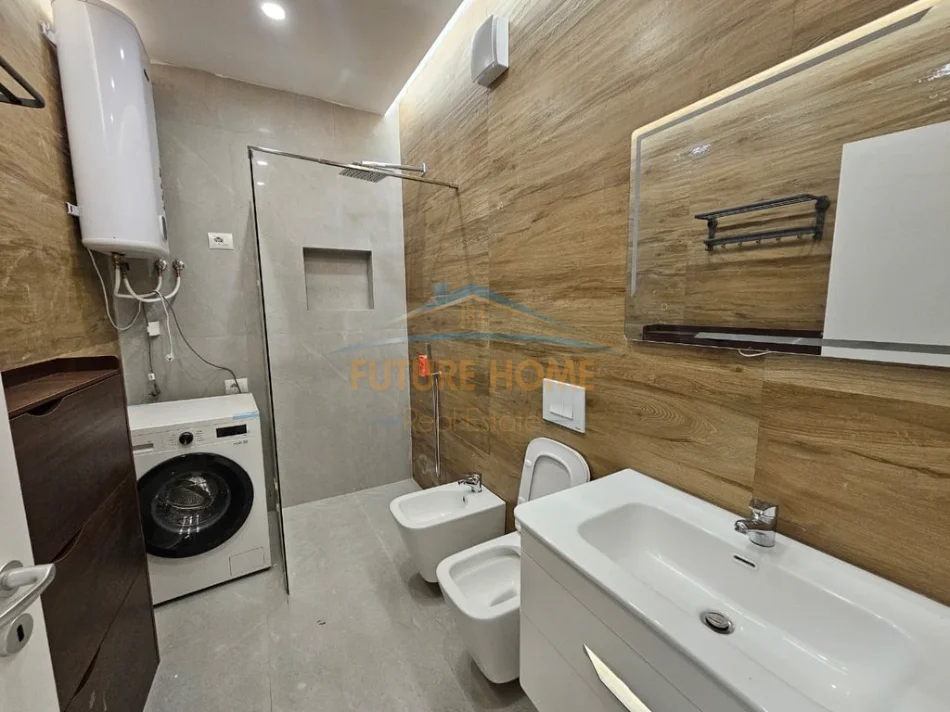 Tirane, jepet me qera apartament 1+1+Ballkon Kati 5, 66 m² 900 € (zogu i zi)