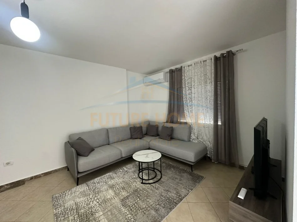 Durres, jepet me qera apartament 1+1+Ballkon Kati 3, 76 m² 340 € 