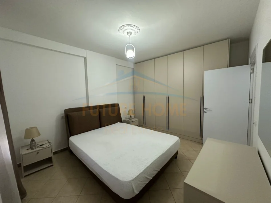 Durres, jepet me qera apartament 1+1+Ballkon Kati 3, 76 m² 340 € 