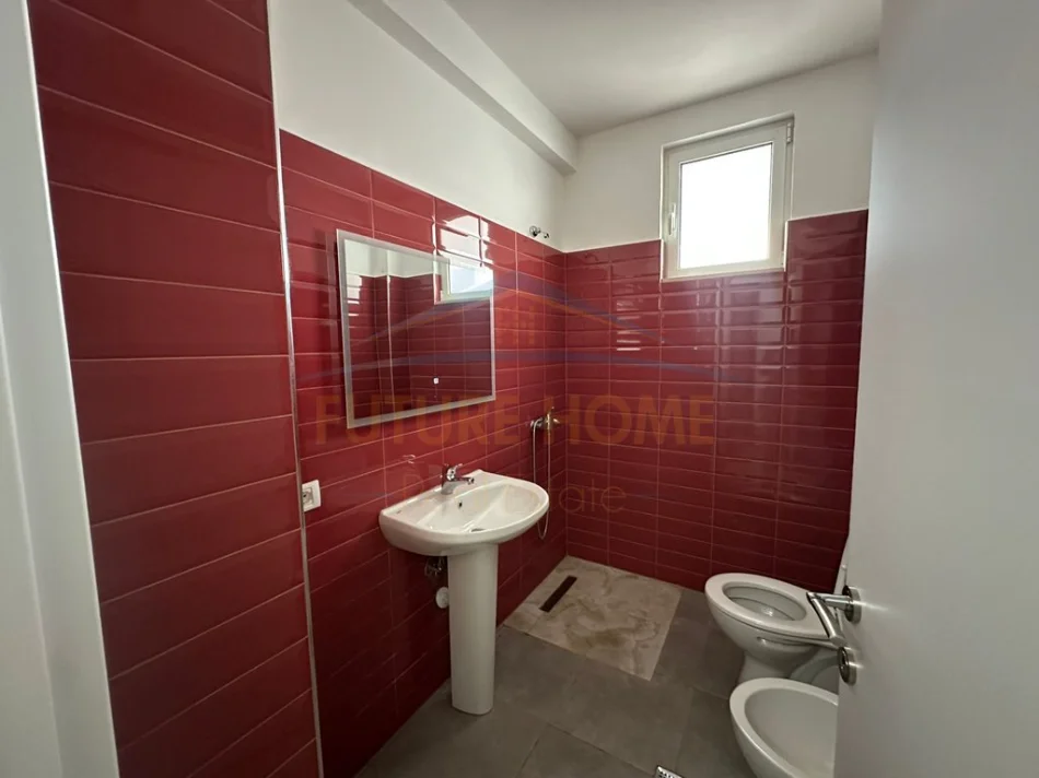 Durres, jepet me qera apartament 1+1+Ballkon Kati 3, 76 m² 340 € 