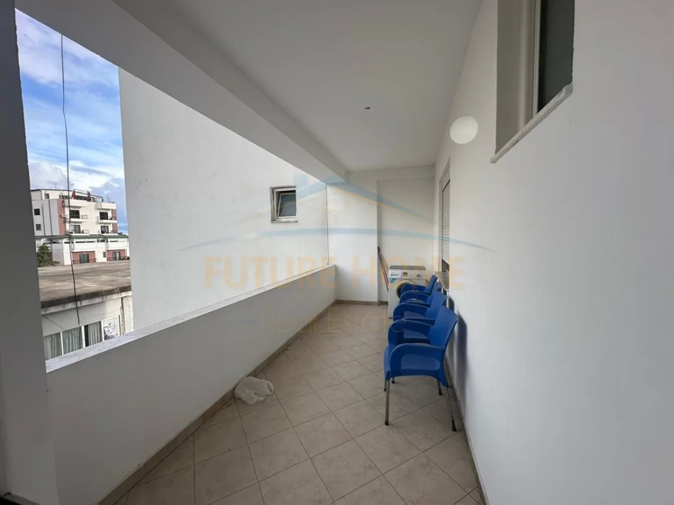 Durres, jepet me qera apartament 1+1+Ballkon Kati 3, 76 m² 340 € 