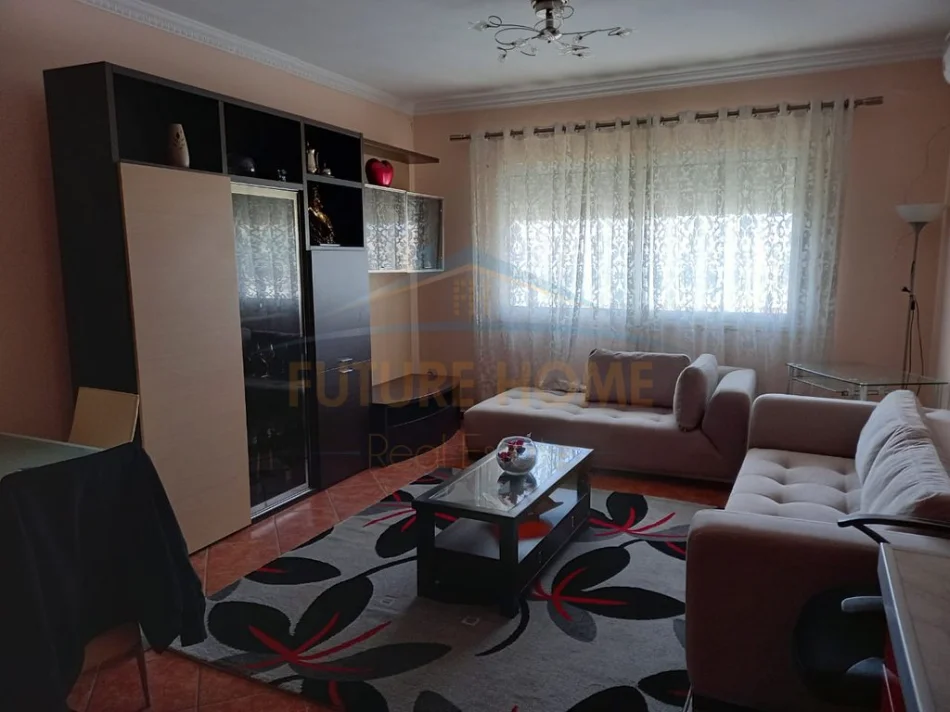 Durres, jepet me qera apartament 1+1+Ballkon Kati 11, 93 m² 350 € 