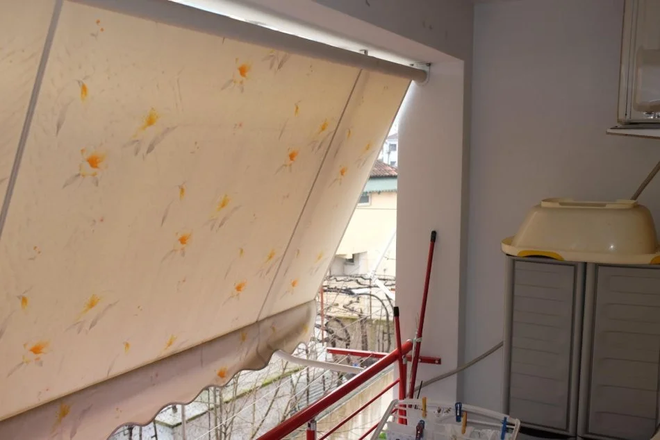 Tirane, jepet me qera apartament 1+1+Ballkon Kati 1, 75 m² 600 € (Rruga Jordan Misja)