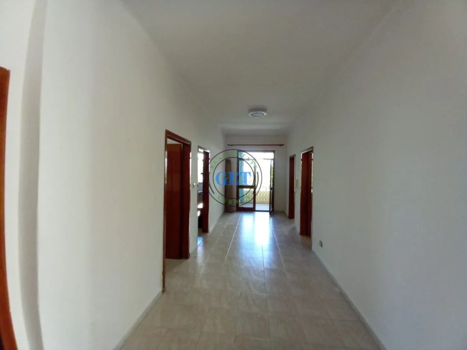 Durres, jepet me qera apartament 3+1 Kati 2, 110 m² 400 € (Prane Tregut Industrial , Durres)