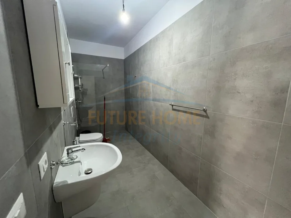 Tirane, jap me qera apartament 2+1+Ballkon Kati 7, 94 m² 470 € (UNIVERS CITY)