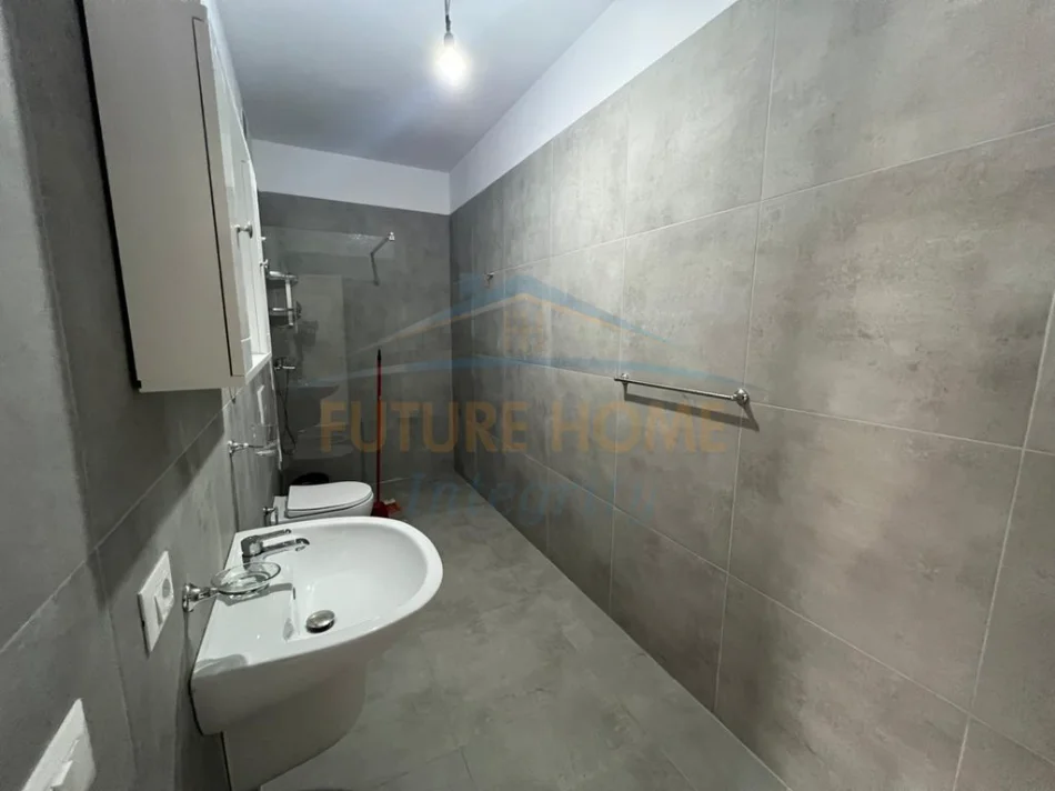 Tirane, jepet me qera apartament 2+1 Kati 7, 100 m² 470 € (UNIVERS CITY)