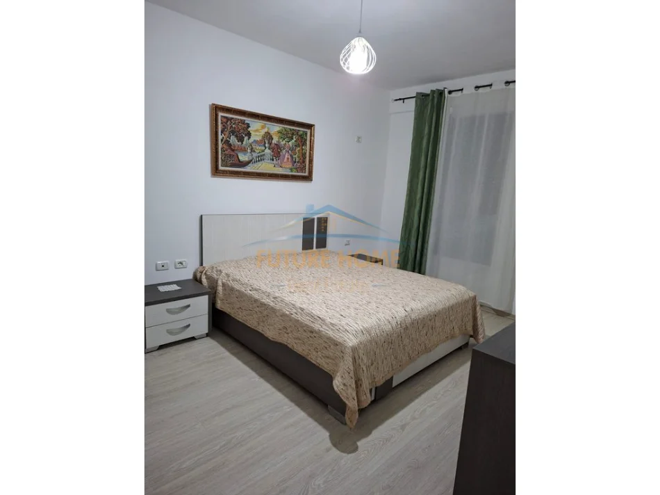 Tirane, jepet me qera apartament 2+1+Ballkon Kati 4, 89 m² 450 € (Yzberisht)