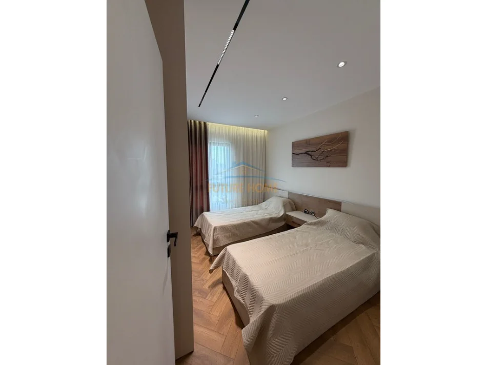 Tirane, shitet apartament 2+1+Aneks+Ballkon Kati 7, 101 m² 240.000 € 