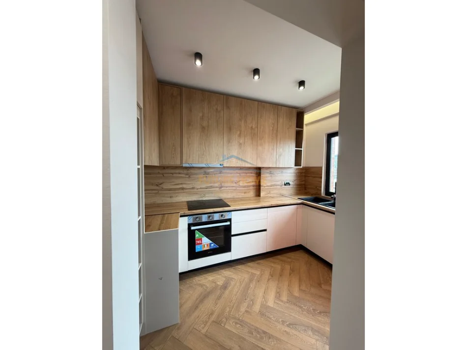 Tirane, shitet apartament 2+1+Aneks+Ballkon Kati 7, 101 m² 240.000 € 