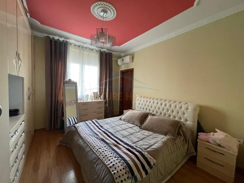 Tirane, shitet apartament 2+1+Ballkon Kati 4, 105 m² 260.000 € (Ministria E Jashtme)