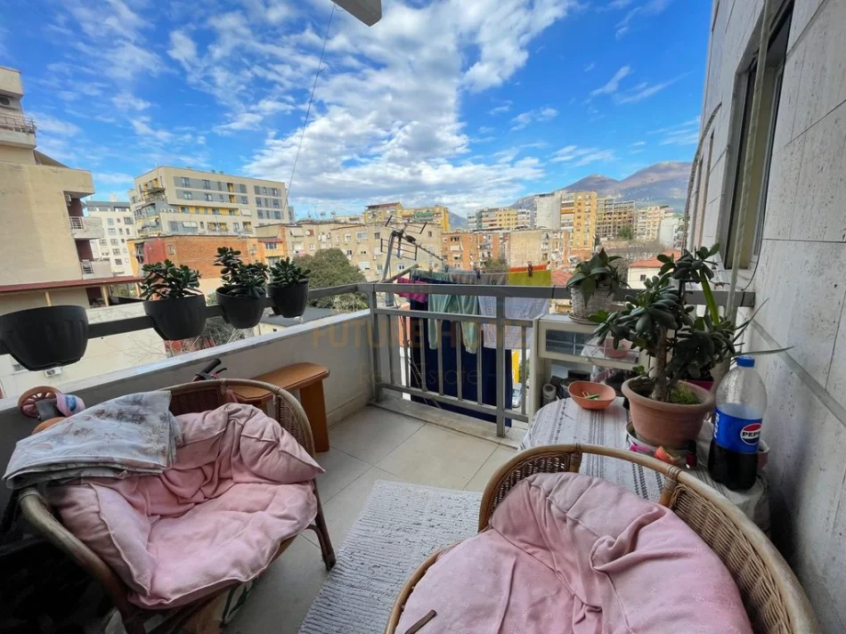 Tirane, shitet apartament 2+1+Ballkon Kati 4, 105 m² 260.000 € (Ministria E Jashtme)