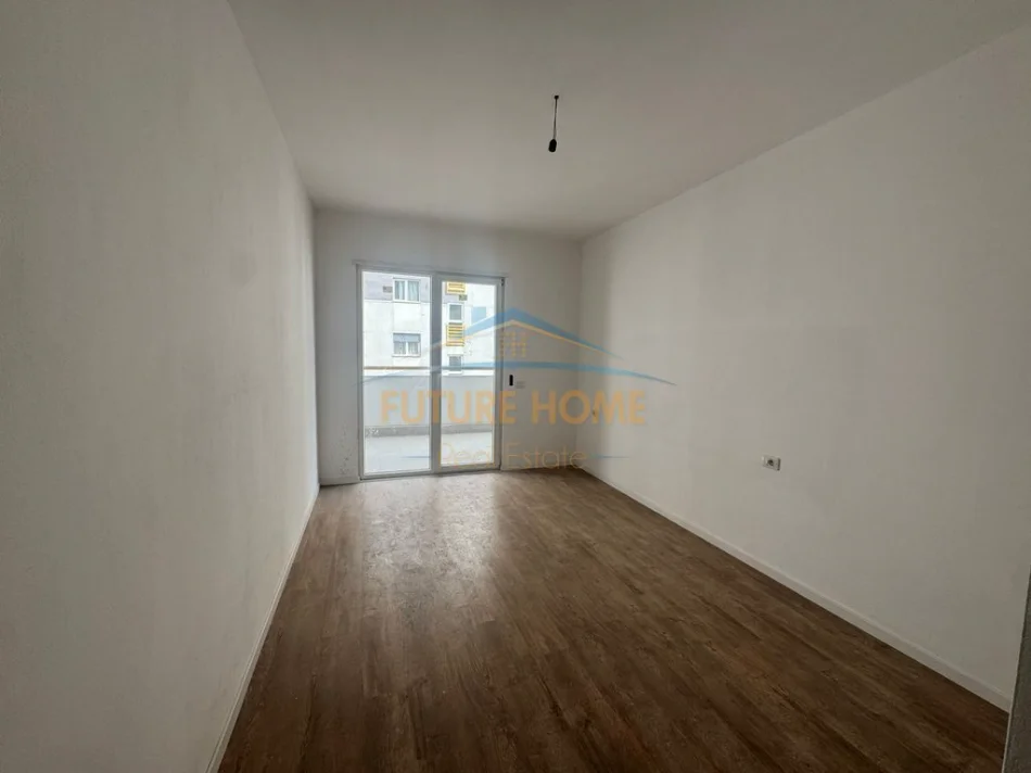 Tirane, shitet apartament 1+1+Aneks+Ballkon Kati 4, 82 m² 135.000 € (Laprake)