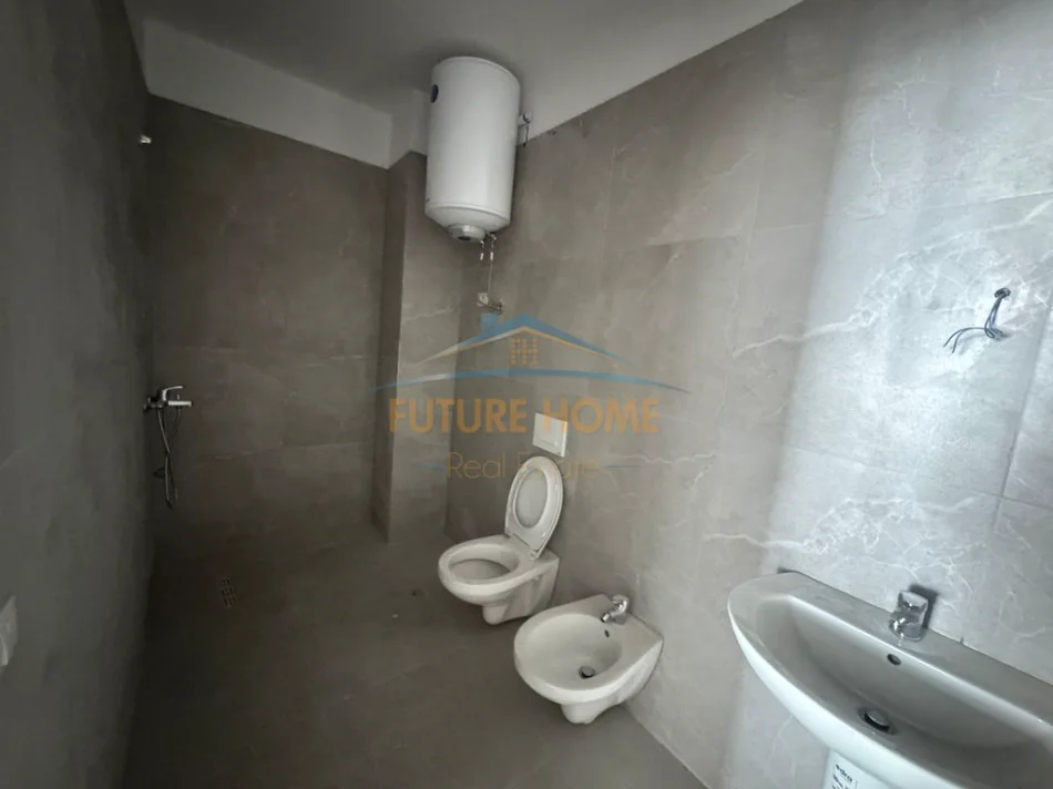Tirane, shitet apartament 1+1 Kati 4, 135.000 € 