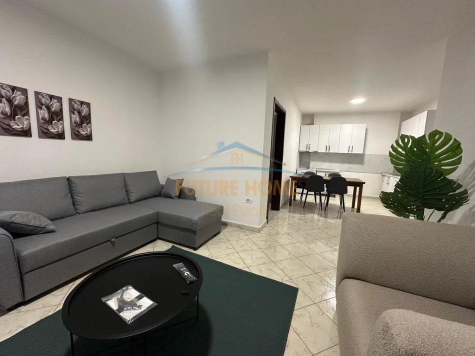 Tirane, jepet me qera apartament 2+1+Ballkon Kati 4, 93 m² 470 € (unaza e re)
