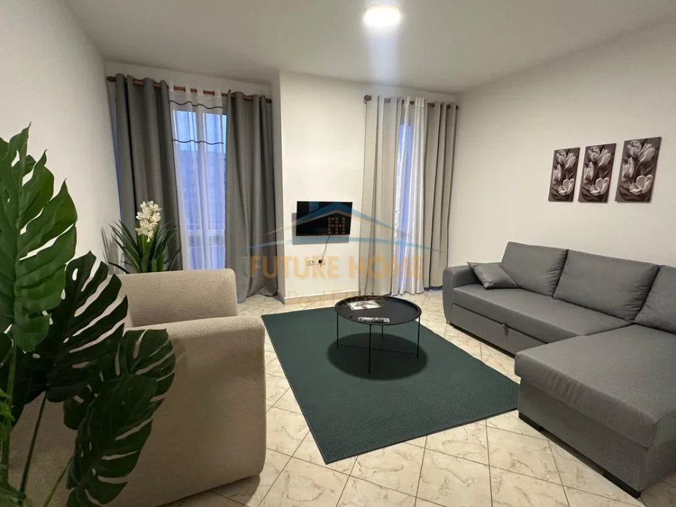 Tirane, jepet me qera apartament 2+1+Ballkon Kati 4, 93 m² 470 € (unaza e re)