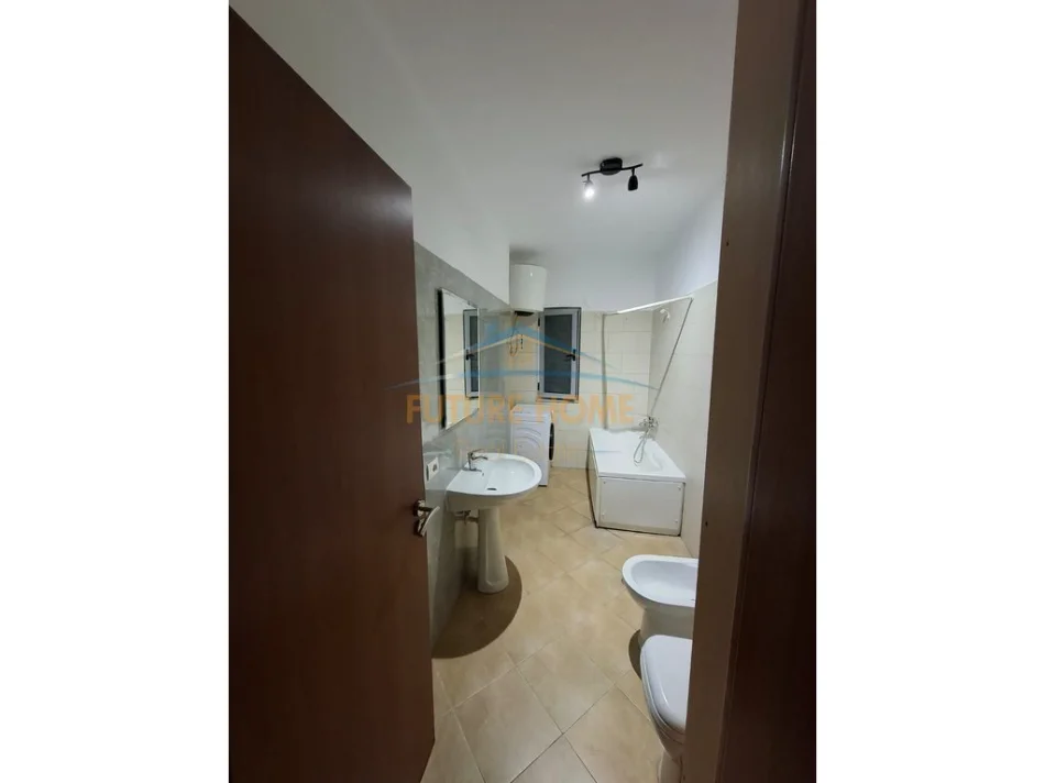 Tirane, shitet apartament 2+1+Ballkon Kati 5, 94 m² 143.000 € (Unaza e Re)