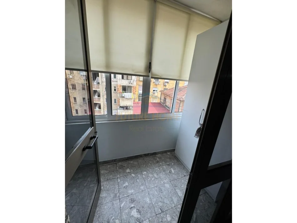 Tirane, jepet me qera apartament 2+1 Kati 5, 85 m² 600 € (RRUGA FORTUZI)