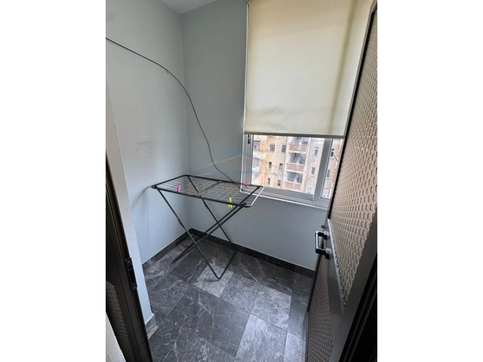 Tirane, jepet me qera apartament 2+1 Kati 5, 85 m² 600 € (Rruga Fortuzi)