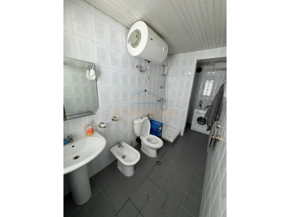 Tirane, jepet me qera apartament 2+1 Kati 5, 85 m² 600 € (rruga fortuzi)