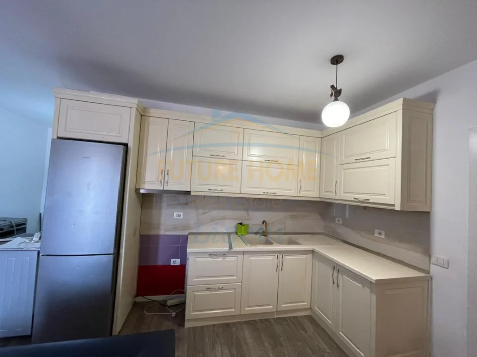 Tirane, jepet me qera apartament 2+1 Kati 6, 77 m² 750 € (sh Parku i Autobuzave, Tirane.)