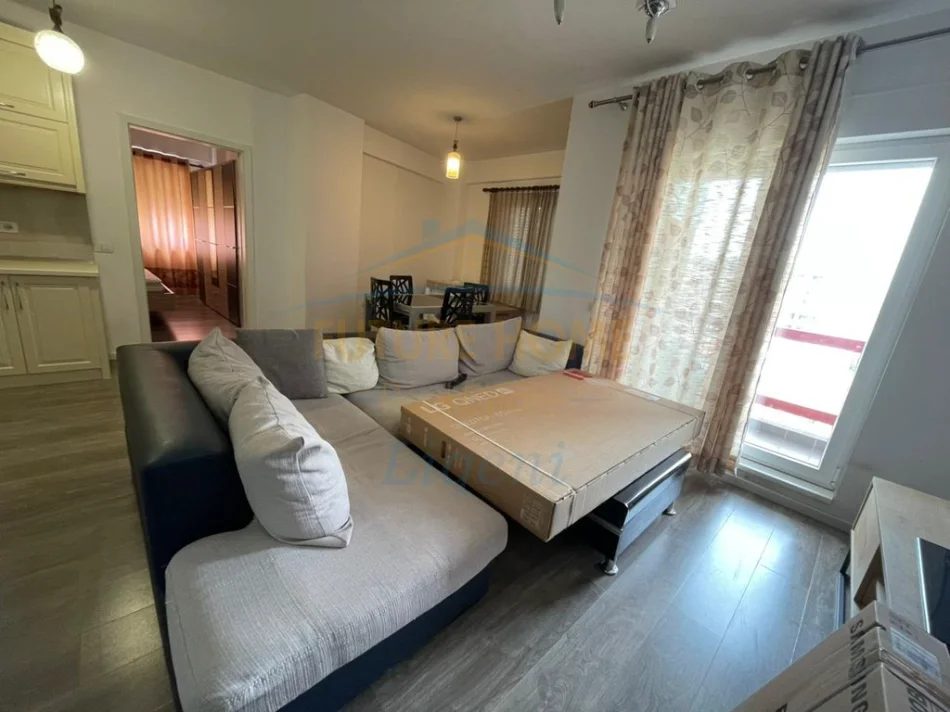 Tirane, shitet apartament 2+1 Kati 6, 77 m² (ISH PARKU I AUTOBUZAVE)