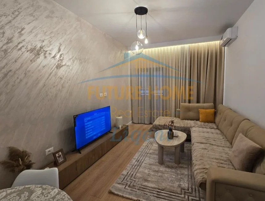 Tirane, jepet me qera apartament 2+1 Kati 3, 82 m² 1.200 € (Qender)