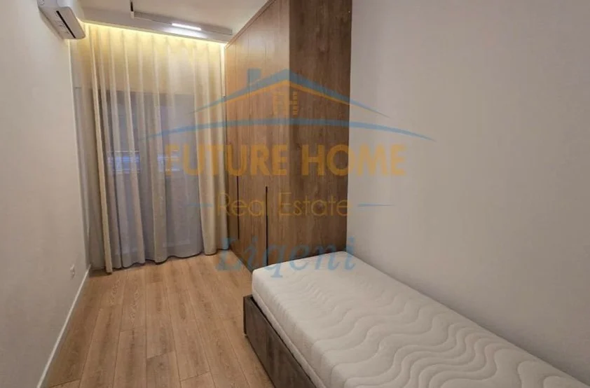 Tirane, jepet me qera apartament 2+1 Kati 3, 82 m² 1.200 € (Qender)