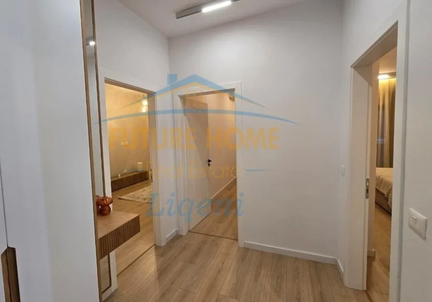 Tirane, jepet me qera apartament 2+1 Kati 3, 82 m² 1.200 € (Qender)